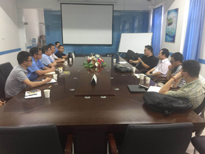 The meeting of slewing bearing Das Treffen des Nimmlagers